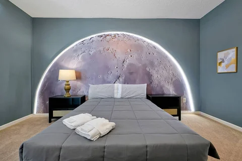 Quarto com painel lunar